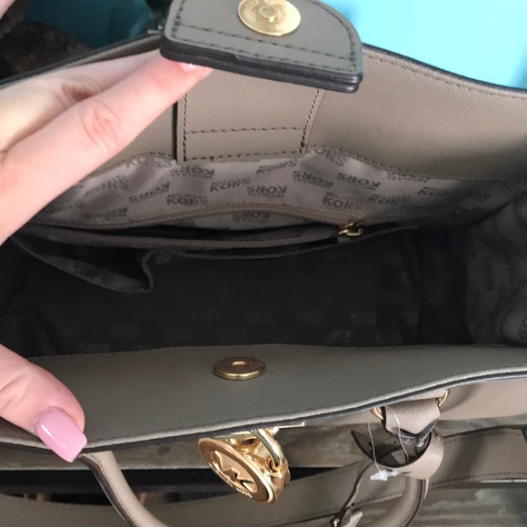 MK purse - Picture 3 of 7